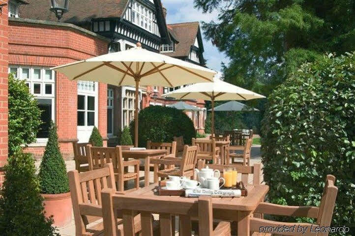 Woodlands Park Hotel Cobham  Exterior photo