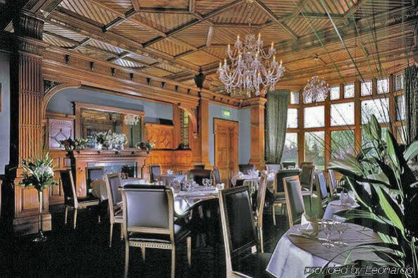 Woodlands Park Hotel Cobham  Exterior photo